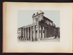 Utsikt over tempelet til Antoninus og Faustina i Forum Romanum i Roma, Italia Tempel til Anthony og Faustina. rom (tittel på objekt) av Anonymous