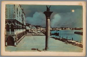 Utsikt over Markusplassen med Colonne di San Marco og hjørnet av Dogepalasset i Venezia av Anonymous