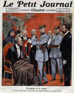 En vitenskapens martyr: Marechal Philippe Petain (1856-1951) overrakte den store snoren til Æreslegionen til professor Jean-Alban Bergonie (Jean Alban Bergonie) (1857-1925), en fransk kreftlege. Gravering. En av avisen "Le Petité Journal illu av Anonymous Anonymous