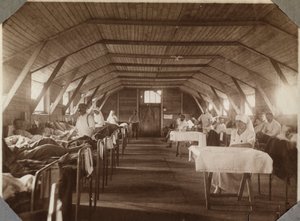 Første verdenskrig 1914-1918: sårede soldater og sykepleiere fra det franske røde kors (rødt kors), leir Couville i Den engelske kanal, Nedre Normandie (Nedre Normandie), Frankrike. Anonymt fotografi juli 1917. Privat samling, Stella. av Anonymous Anonymous