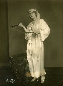 L'Enlevement au serail - Lotte Schoene (Schone) (1891-1977) som blondine i "Bortføringen fra Seraglio" av Wolfgang Amadeus Mozart av Anonymous Anonymous