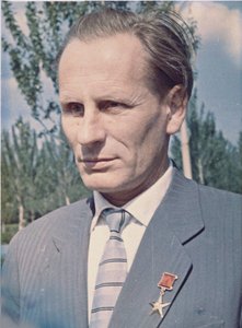 Mikhail Vasilyevich Melnikov (1919-1996), rakettmotordesigner - Anonym. Fargefotografering Privat samling av Anonymous Anonymous