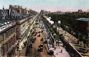 Paris: utsikt over trafikken på rue de Rivoli, mot Louvre. Fotografi av 1920 i "" Artistic Album "" av byen Paris. Privat samling. av Anonymous Anonymous