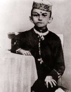 Portrett av politisk leder Mohandas Karamchand Gandhi (1869-1948) barn - Fotografering rundt 1875 av Anonymous Anonymous