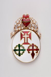 Portugal - Storkorsbåndet til de tre ordenene: Storkorsmerket for de tre ordenene tilhørte sannsynligvis Mary II av Bragance (1819-1853), dronningen av Portugal - Modell for dame - 1800-1850 - Gull med emaljer og perler - H: 8 cm; B: 4,7 cm; Vekt: 44 g - av Anonymous Anonymous