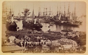 Byen Marseille og dens omgivelser rundt 1885 -1890: Bassin de la Joliette, lastebord på katter, Privat samling av Anonymous Anonymous