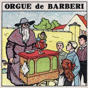Effektene av musikk: en stikkende orgelspiller og en ape underholder barn på en gate. Anonym illustrasjon fra 1925. Privat samling. av Anonymous Anonymous
