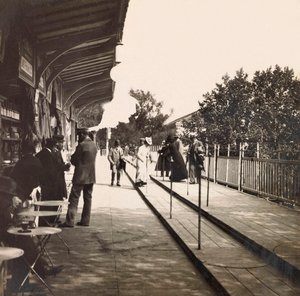 Universal Exposition of 1900 - Exposition Universelle de 1900 i Paris: Det rullende fortauet - privat samling av Anonymous Anonymous