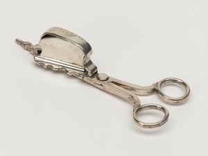 Candle snuffer, Board of Ordnance, ca. 1696 (snuffer) av Anthony Nelme