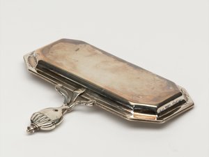 Stearinlyssnufferbrett, Board of Ordnance, ca. 1696 (brett, snuffer) av Anthony Nelme