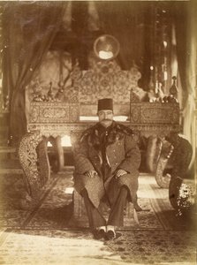 Naseeruddin Shah sitter foran Peacock Throne, Gulistan Palace, Teheran