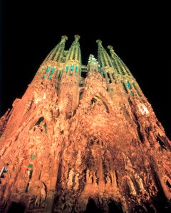 Forfatter: GAUDI i CORNET, Antoni (1852-1926). Tittel: Sagrada Familia. 1884-1926 (spansk).. Teknikk: Arkitektur. Museum/sted: SPANIA. CATALONIA. BARCELONA. Barcelona. Forsonende kirke for den hellige familie. Fachada del Nacimiento. (spansk).