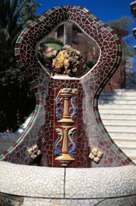 Flislagt fontene, Guell Park (1900-1914)