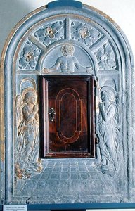 Kristus i Majestet over porten til himmelen, flankert av to engler, ca. 1470-80 (pietra arenaria) av Antonio (attr. to workshop of) Rossellino