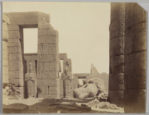 Ramesseum med statuen (foto av gelatinsølv) av Antonio Beato