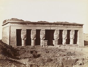 Temple of Dendera, utsikt fra nordøst av tempelets fasade av Antonio Beato
