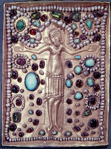 Relikvieromslag av en bibel som viser Kristus på korset (forgylt sølv med perler og edelstener) av Armenian School