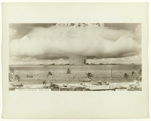 Atombombetest under operasjon Crossroads Atomic test kalt "Baker Test" under Operation Crossroads på Bikini Atoll i Sør-Stillehavet Bikinitatoll (tittel på objekt) av Army Navy Task Force One