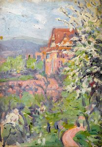 Hus med Spring Blossom Tree i forgrunnen