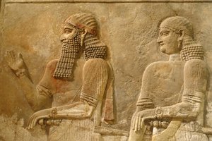 Detalj av Sargon II og vakt, relieff fra kong Sargons palass i Khorsabad, ca. 716-713 f.Kr. av Assyrian