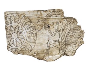 Plakettfragment som viser en bevinget okse fra Nimrud, Irak, 800-tallet f.Kr