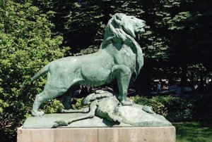 Nubisk løve og byttet hans, 1870 (bronse) (se også 252666 og 252667)