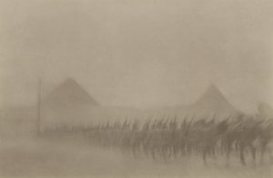 Australsk infanteri marsjerte under en støvstorm, som i Egypt er kjent som en Khamseen, 1915 av Australian Photographer