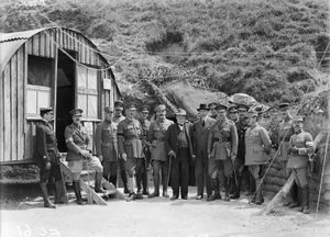 M. Georges Benjamin Clemenceau, den franske premieren, besøkte 4. divisjon, et eneste besøk til den australske fronten, 7. juli 1918 av Australian Photographer