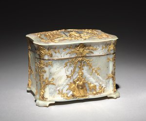 Eske av gull og perlemor, ca. 1765 av Austrian School