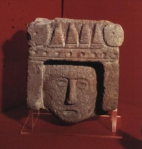 Aztekisk utskåret hode av Aztec