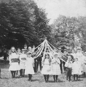 Dronningen av mai, 1886
