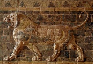 The Processional Way of Babylon erigee under styre av Nebukadnesar II (605-562 f.Kr.): detalj av Ishtar-porten som viser en mosaisk løve av murstein. Babylon, Irak. Paris. Museet Louvre