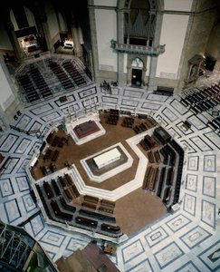 Utsikt over det åttekantede marmorkoret laget av Baccio Bandinelli (1488-1560) (Bartolommeo Brandini), inne i katedralen i Firenze (Duomo Santa Maria del Fiore). 1555, Firenze, Italia