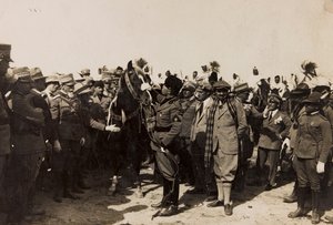 Benito Mussolini med sin fascist og Italo Balbo i Libya i Tripoli (s/hv-bilde) av Barbera La