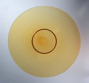 Fat i rav med vedlagt boblemønster, produsert av James Powell & Sons, ca. 1938 (glass)