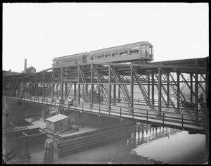 Høydetog som krysser Wells Street Bridge, Chicago, Illinois, USA, ca. 1905 (s/hvitt-bilde) av Barnes and Crosby