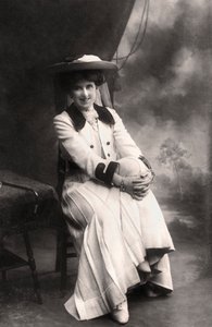 Decima Moore 1871-1964, engelsk skuespillerinne, 1907. av Bassano Studio