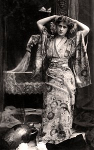 Phyllis Dare 1890-1975, engelsk skuespillerinne, 1906. av Bassano Studio