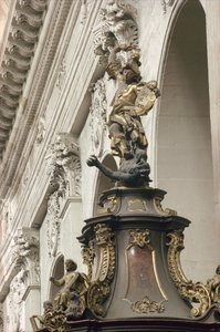 Prekestol, også kalt Sannhetens Preikestol, detalj: St. Michael and the Dragon, 1749 (forgylt, tre og intarsia) (se også 252679 og 252681)
