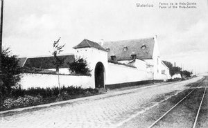 Farm of La Haye-Sainte, på veien fra Charleroi til Brussel og et viktig strategisk sted for Wellington under slaget ved Waterloo, minnepostkort ca. 1912 (photolitho)