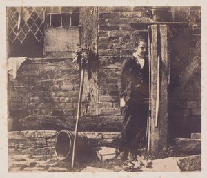Walter Chamberlain gjemmer seg bak Bredicot-pumpen, midten av 1850-tallet