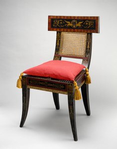 En av et par sidestoler, ca. 1808 (gul poppel, eik, lønn, hvit furu og stokk)