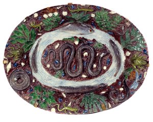 Fajansefat med slanger og batracians. Diam 0,52 m 1500-tallet. Realisert av Bernard Palissy (1510-1589) Sevres. Nasjonalmuseet for keramikk