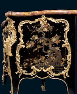 Kommode, ca. 1745 (ormolu-montert japansk lakk og ebonisert tre)