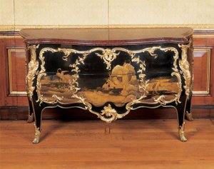 Kommode, ca. 1745 (ormolu-montert japansk lakk og ebonisert tre)