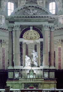 Utsikt over høyalteret som viser St. Pauls martyrium (marmor) av Bernini Algardi A. and Bitonto