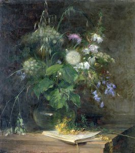 Ville blomster i en glassvase