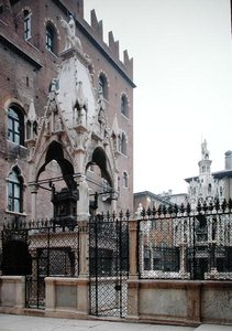 Begravelsesmonument til Mastino II Della Scala (1308-51) av Bonino da Campione