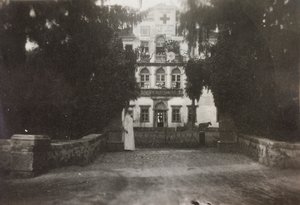 Album av første verdenskrig i Friuli-Venezia Giulia: Villa Brazzà, hjemmet til 17 av krigssykehuset i Soleschiano Manzano, bilde tatt fra kirketårnet, 05/1916 (s/hv-bilde) av Bourbon Del Monte