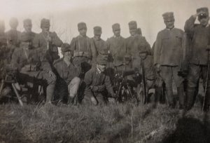 Album av første verdenskrig i Friuli-Venezia Giulia: gruppeportrett av skyttersoldatene til 112.mo-infanteriet av Bourbon Del Monte